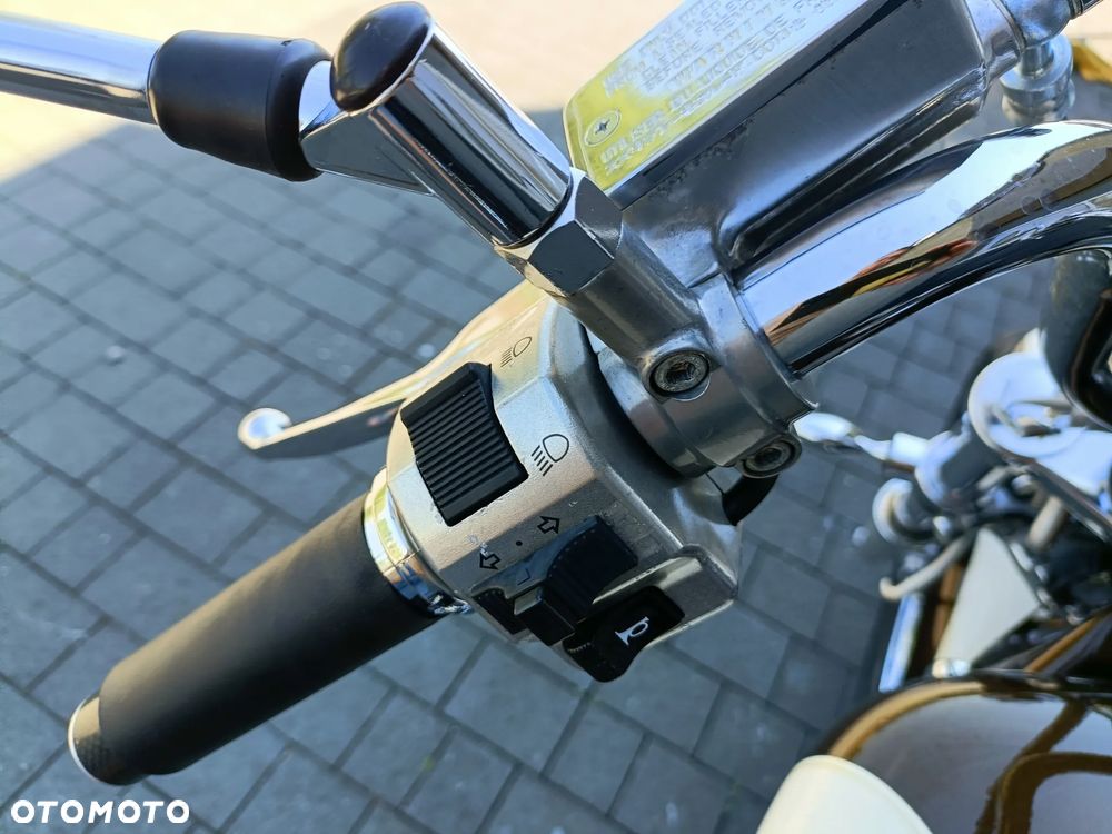 Suzuki Intruder - 17