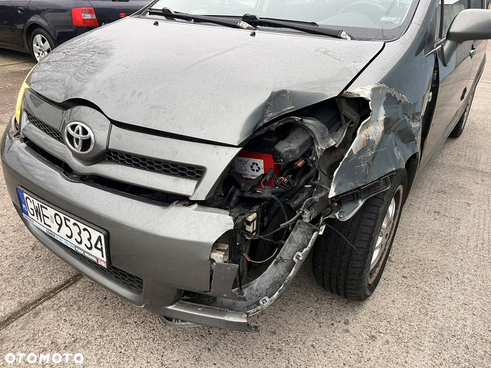 Toyota Corolla Verso - 14
