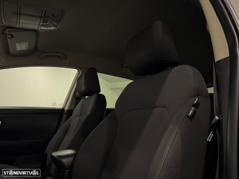 Kia Carens 1.7 CRDi ISG TX - 23