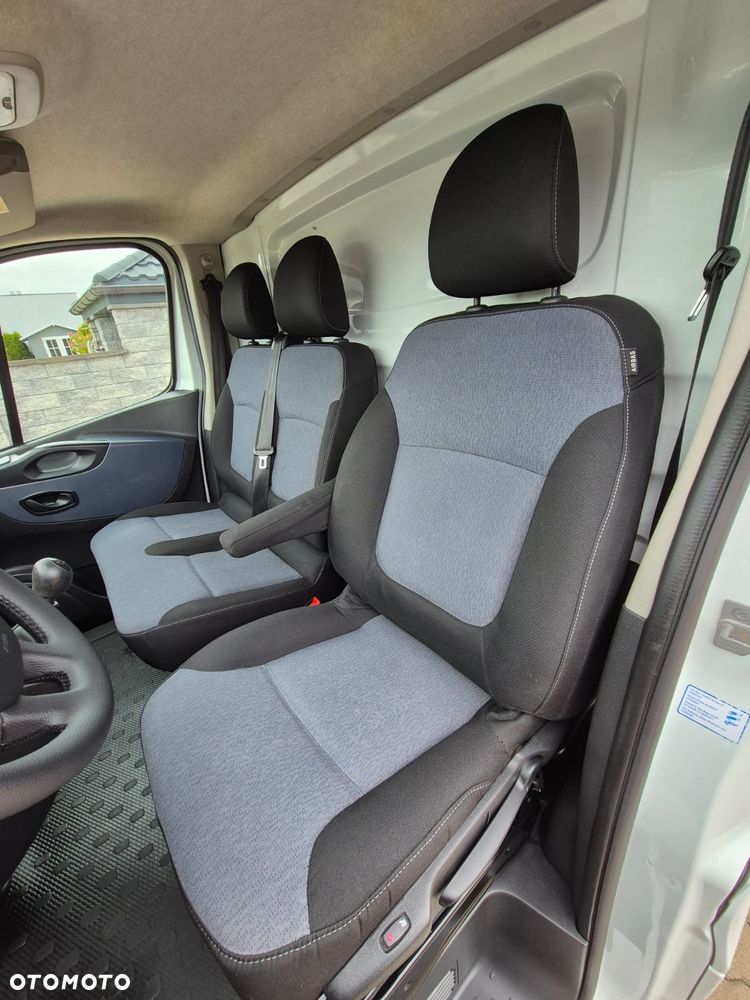 Opel Vivaro 2017r LONG 180tys km webasto super stan - 18