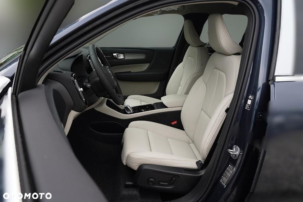 Volvo XC 40 B3 Plus Dark - 14