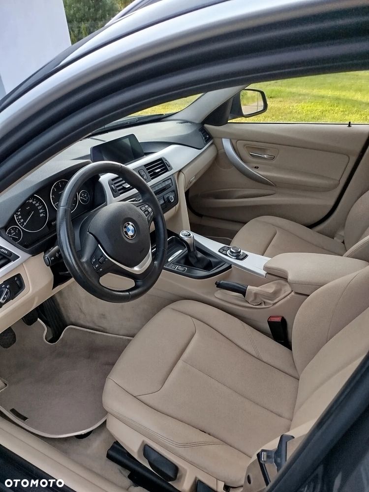 BMW Seria 3 318d xDrive - 11