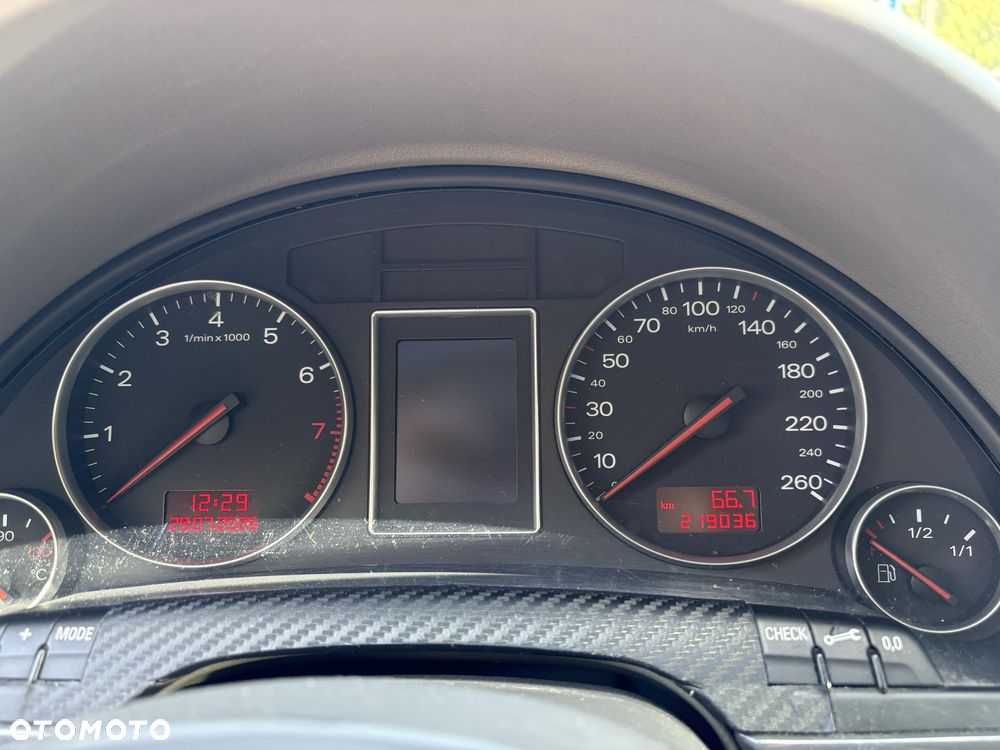 Audi A4 Limousine - 5