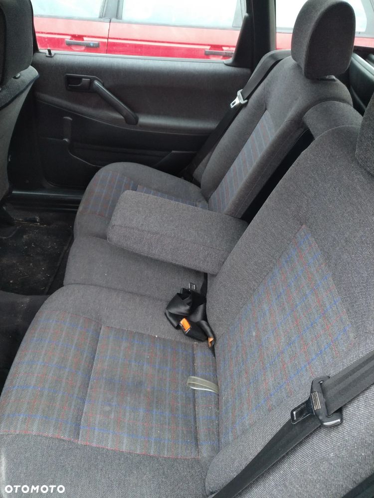Volkswagen Passat Variant 2.8 VR6 GL - 11