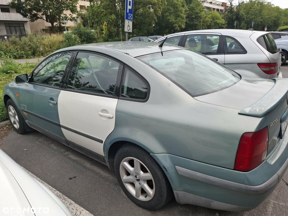 Volkswagen Passat 1.6 CL - 4