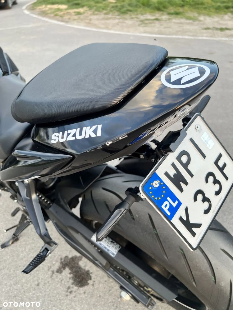 Suzuki GSX - 17