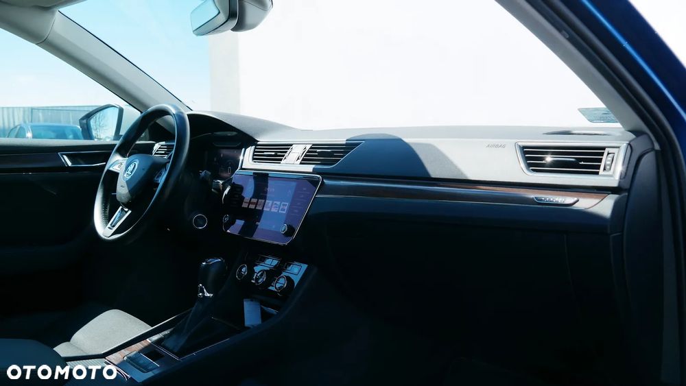 Skoda Superb 2.0 TDI SCR 4x4 Scout DSG - 9