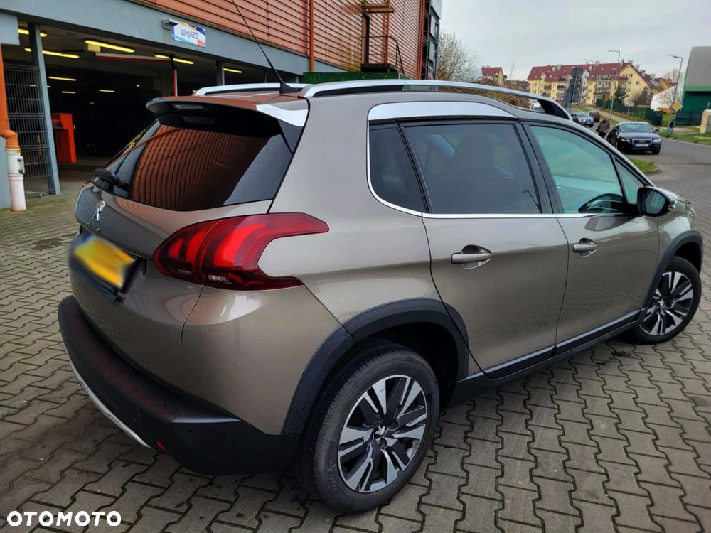 Peugeot 2008 BlueHDi 100 STOP & START Allure - 21