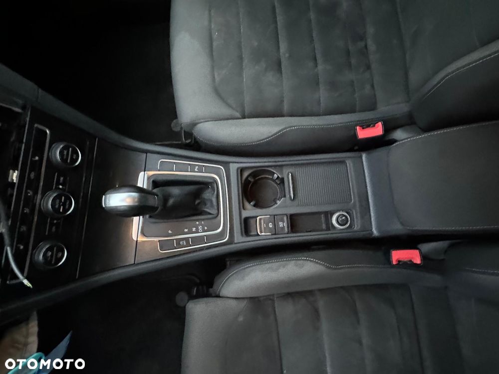 Volkswagen Golf 1.6 TDI SCR DSG Comfortline - 20