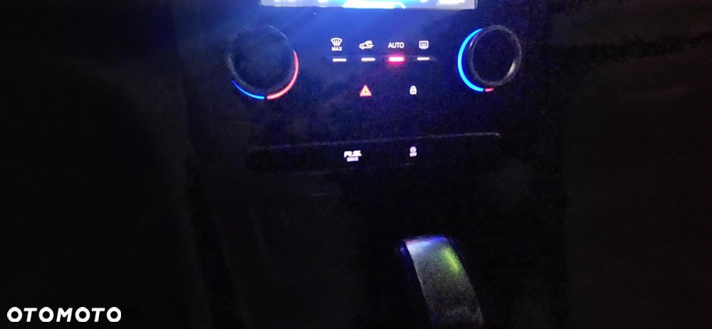 Renault Megane ENERGY TCe 205 EDC GT - 12