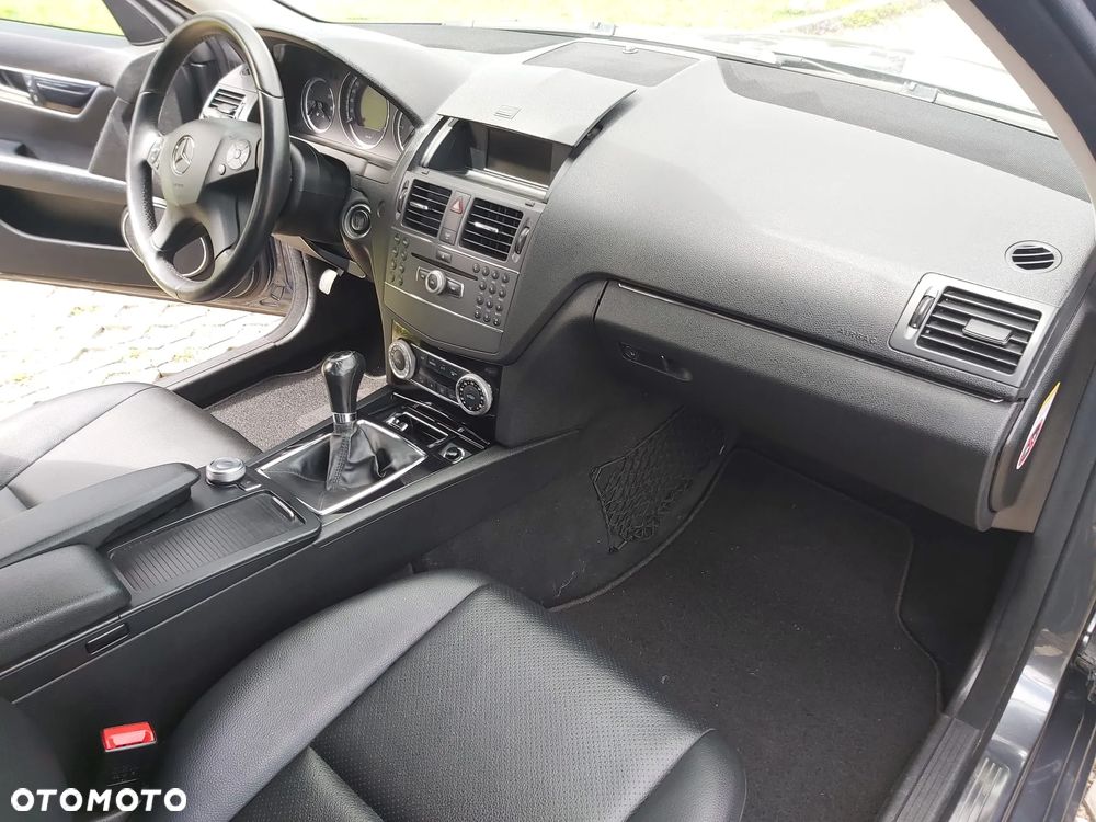 Mercedes-Benz Klasa C 200 CDI BlueEff Avantgarde - 16