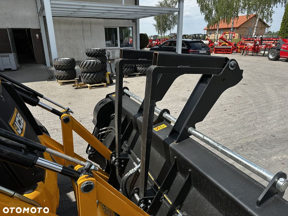 JCB 3CX PRO - 16