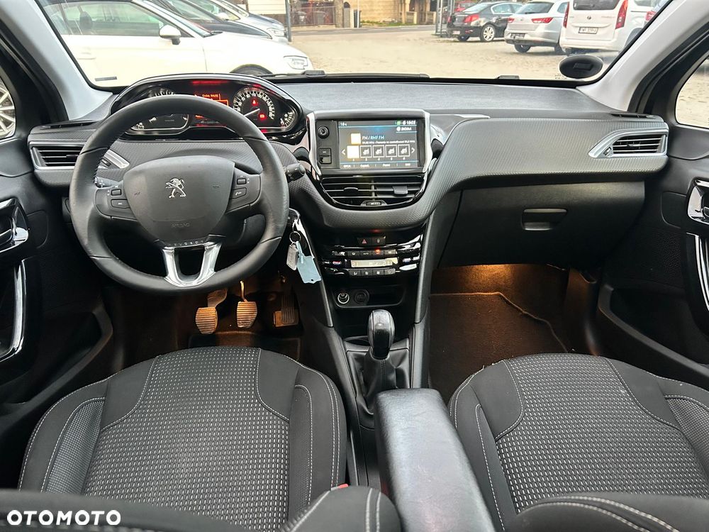 Peugeot 208 1.2 VTi Allure - 17