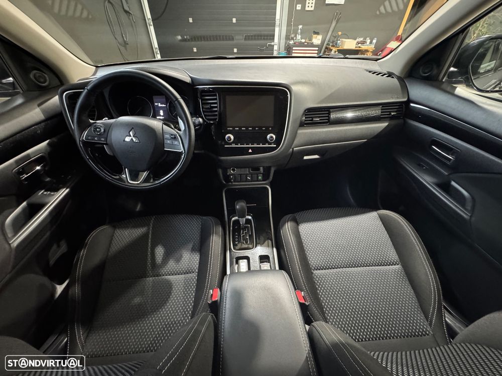 Mitsubishi Outlander 2.0 Kaiteki CVT - 30