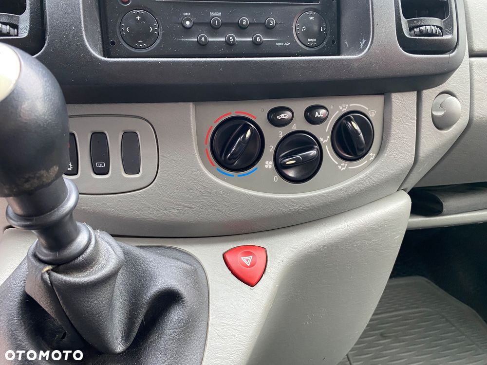Renault Trafic - 14