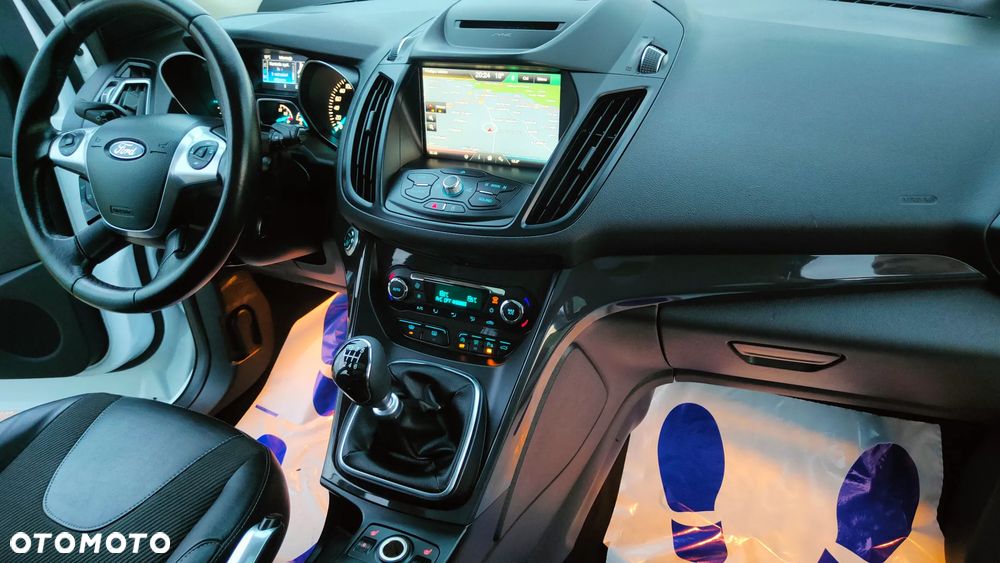 Ford Kuga - 32