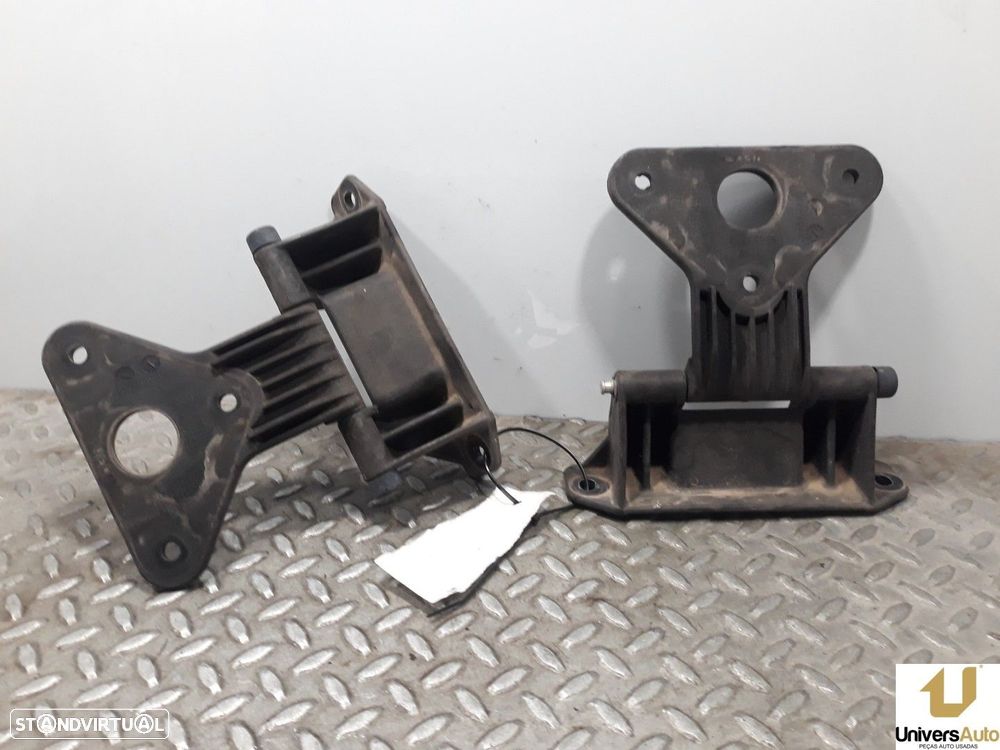 DOBRADIÇAS DO CAPÔ DIANTEIRO IVECO DAILY IV CAJA/CHASIS - 1