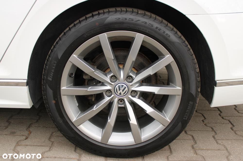 Volkswagen Passat - 28
