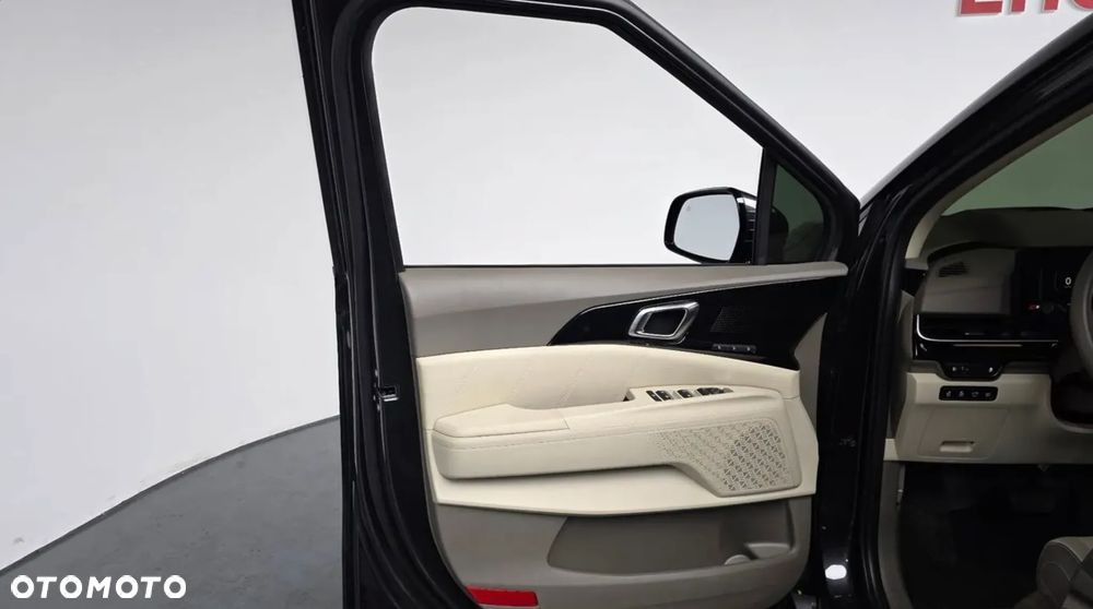 Kia Carnival - 6