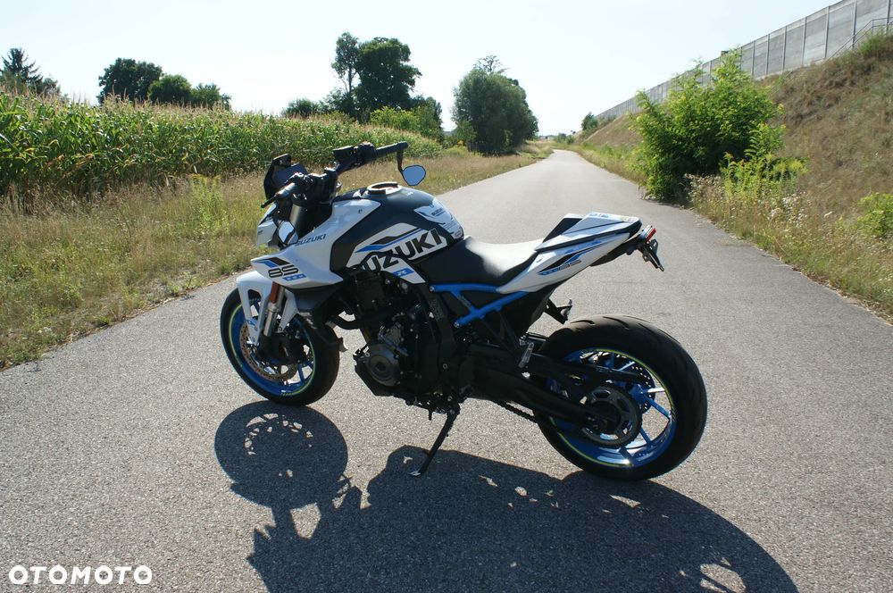 Suzuki GSX - 8
