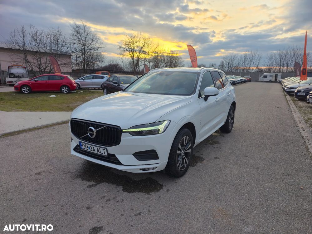 Volvo XC 60 B4 MHEV AT8 FWD Momentum - 1