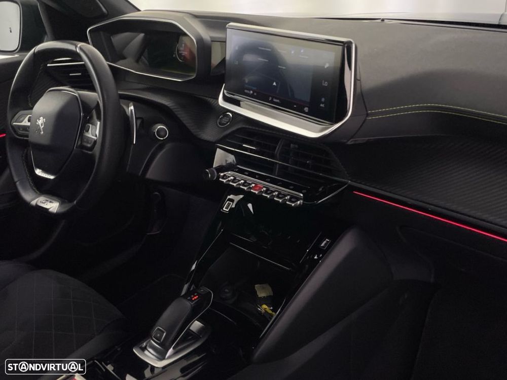 Peugeot 2008 1.2 PureTech GT EAT8 - 22