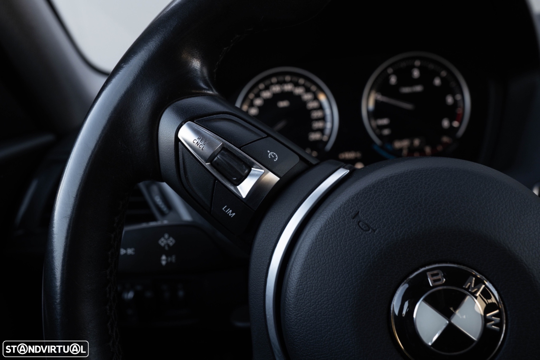 BMW 116 d Pack Desportivo M Auto - 29
