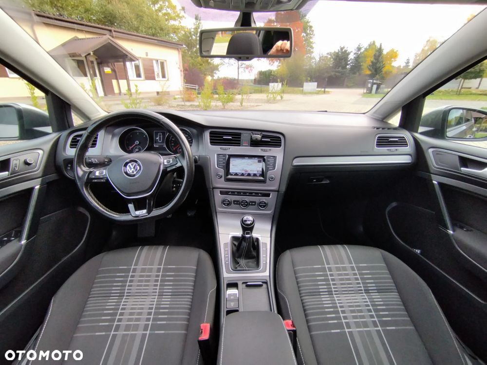 Volkswagen Golf - 8