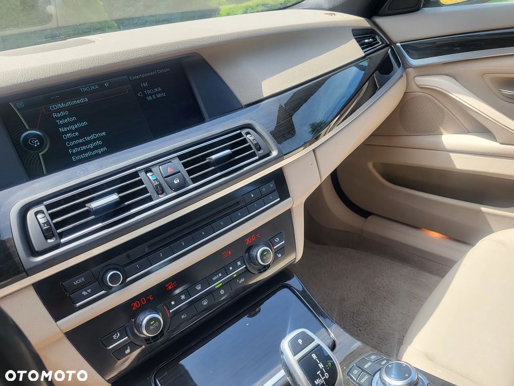 BMW Seria 5 525d - 23