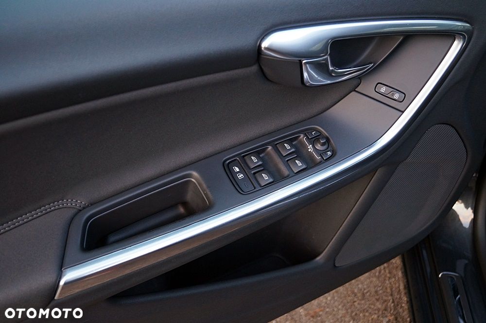 Volvo V60 D4 Geartronic Summum - 37