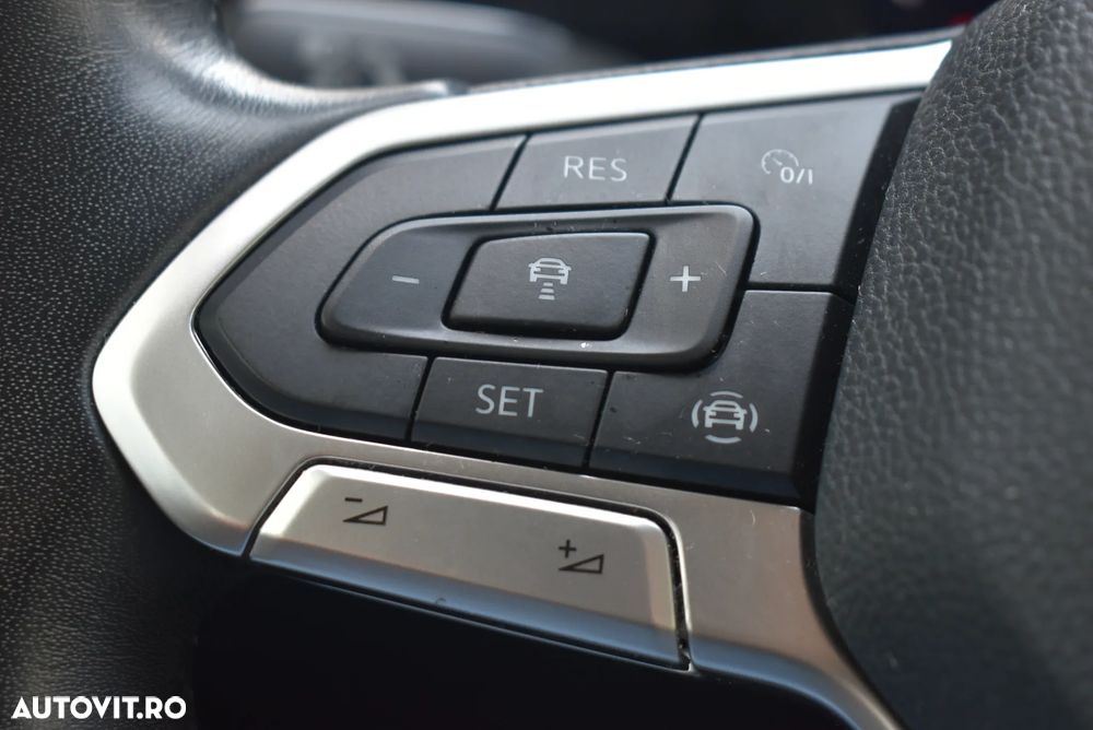 Volkswagen Golf 1.0 eTSI DSG MHEV Life - 13