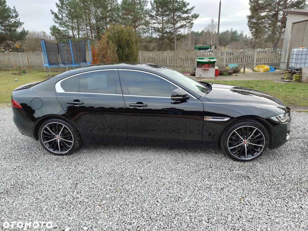 Jaguar XE 2.0 D AWD Portfolio - 2