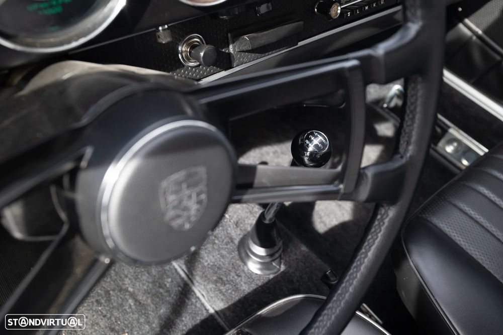 Porsche 911 Série F - 18