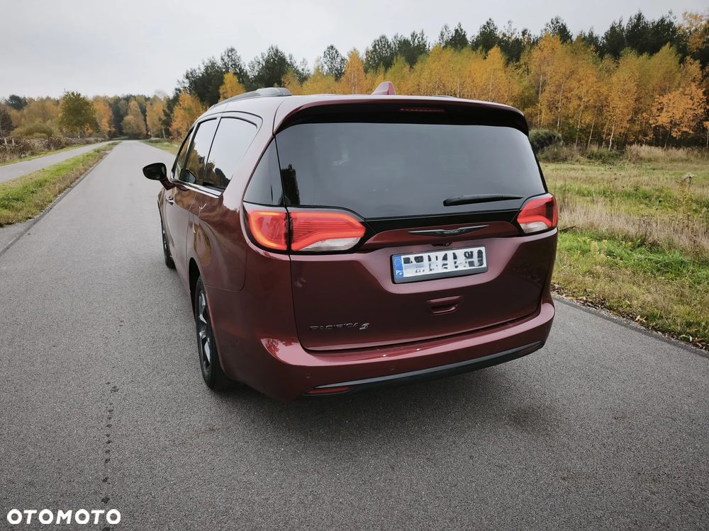 Chrysler Pacifica - 8