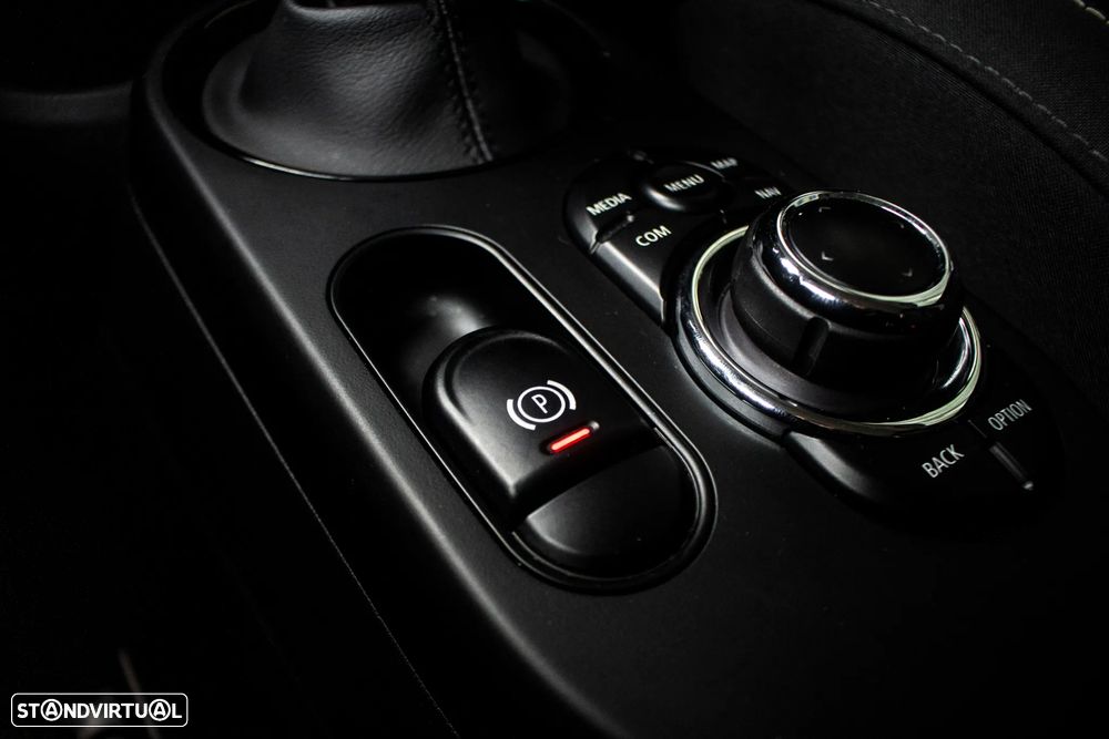 MINI 3 Portas Cooper SE Essential - 22