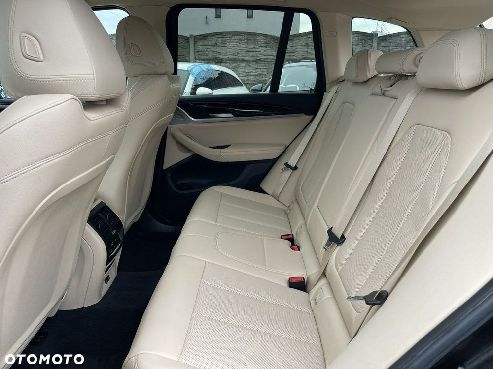 BMW X3 xDrive20d Luxury Line - 10