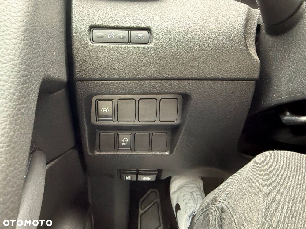 Nissan Qashqai 1.3 DIG-T N-Connecta - 26