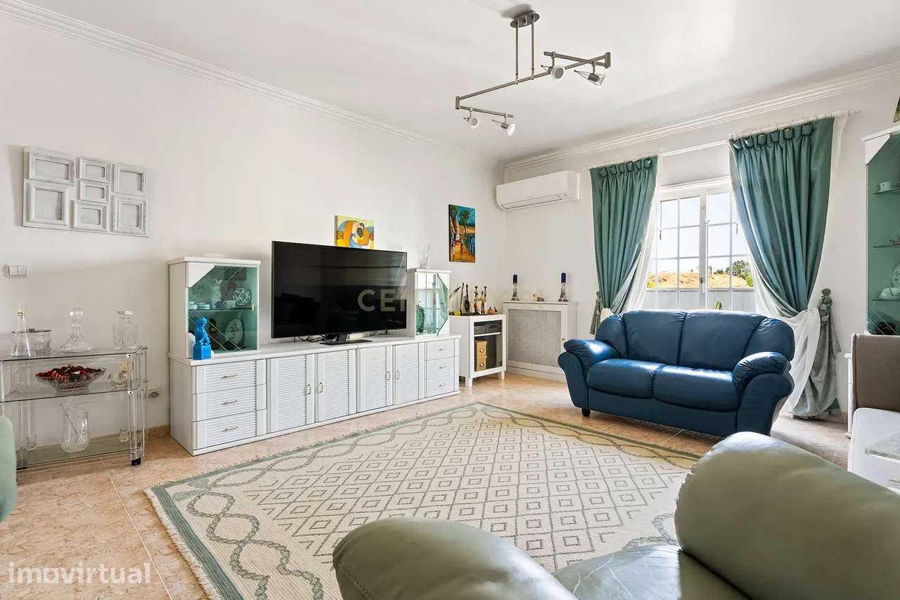 Apartamento T1 com garagem e arrecadação no Casal de São Brás, Amadora - Grande imagem: 2/24