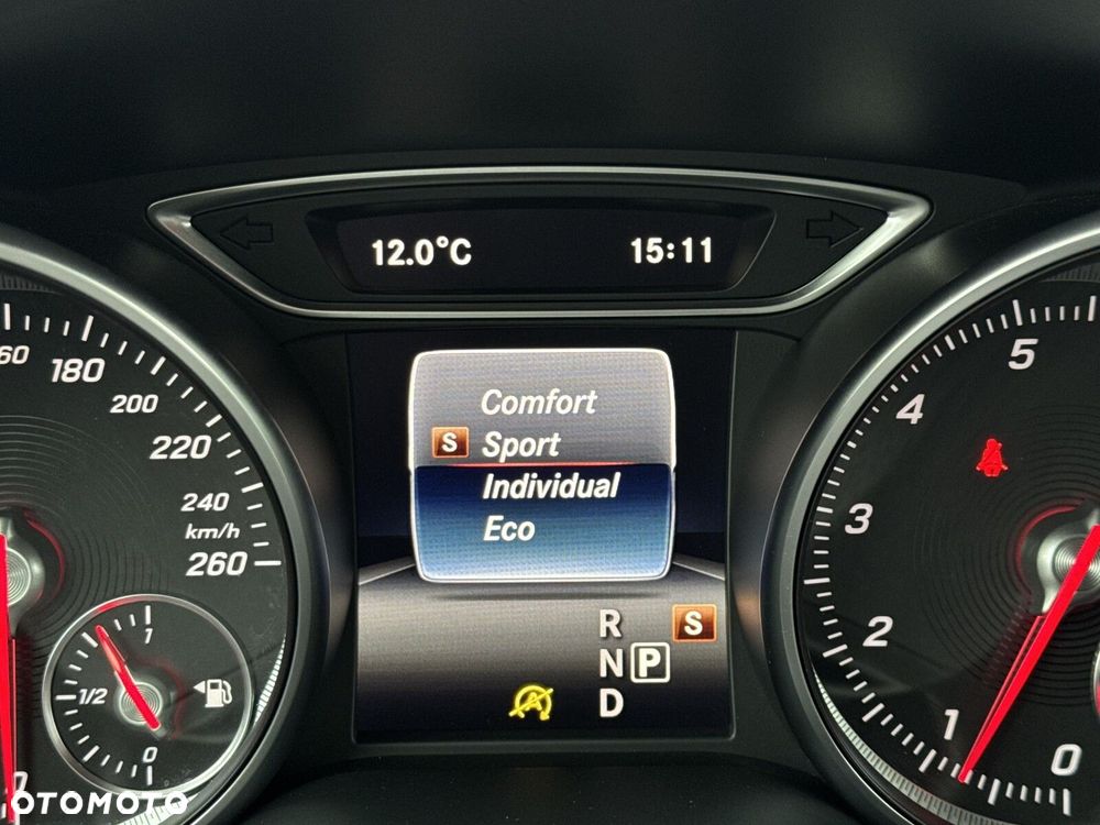 Mercedes-Benz GLA 200 7G-DCT AMG Line - 22