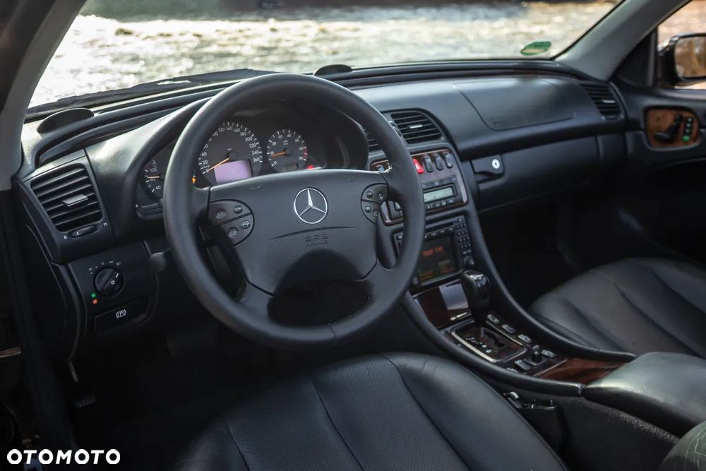 Mercedes-Benz CLK - 21