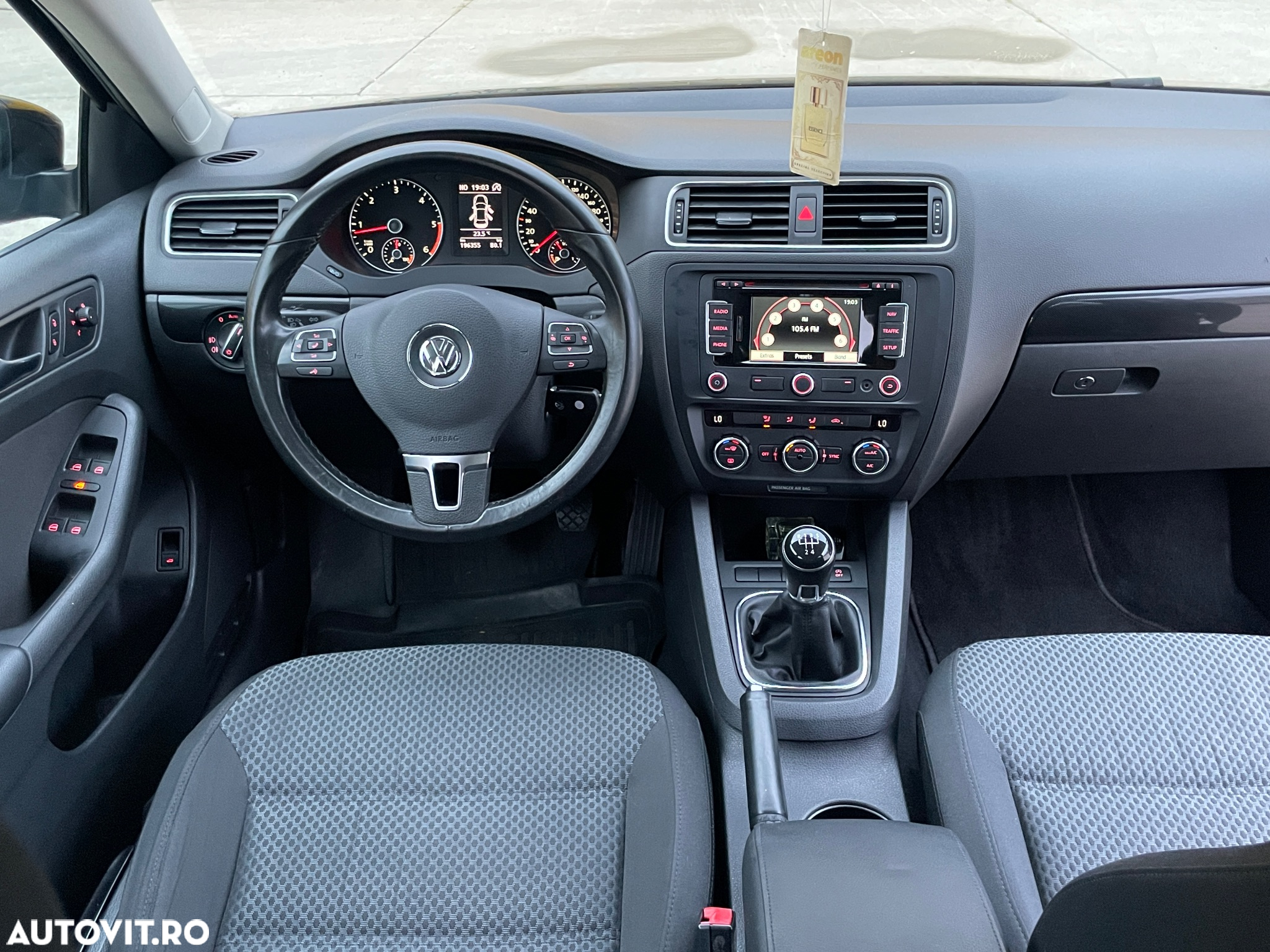 Volkswagen Jetta - 5