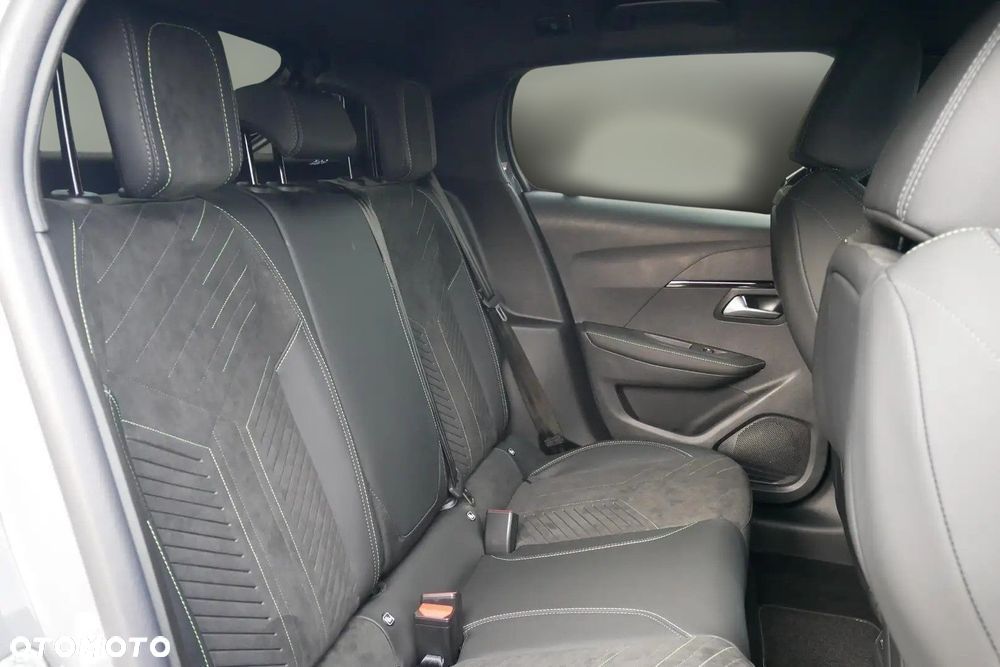 Peugeot 208 1.2 mHEV GT - 8