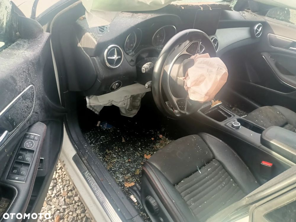 Mercedes-Benz CLA Shooting Brake 200 7G-DCT AMG Line - 6