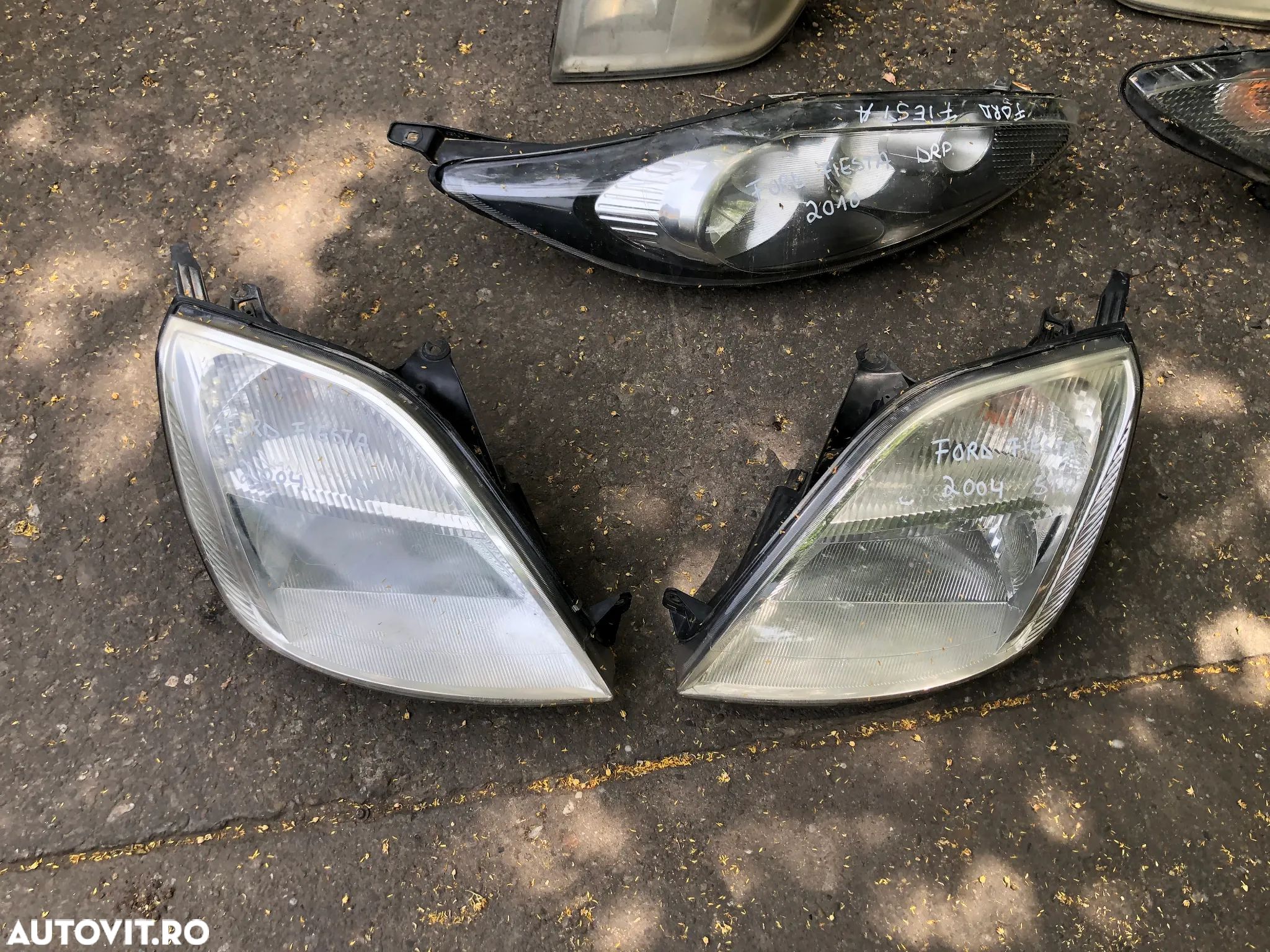 Far stanga/Far dreapta Ford Fiesta 2004-2005 - 1