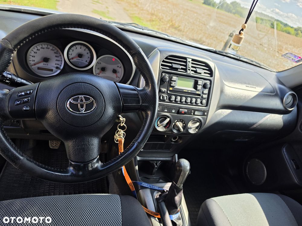 Toyota RAV4 - 8