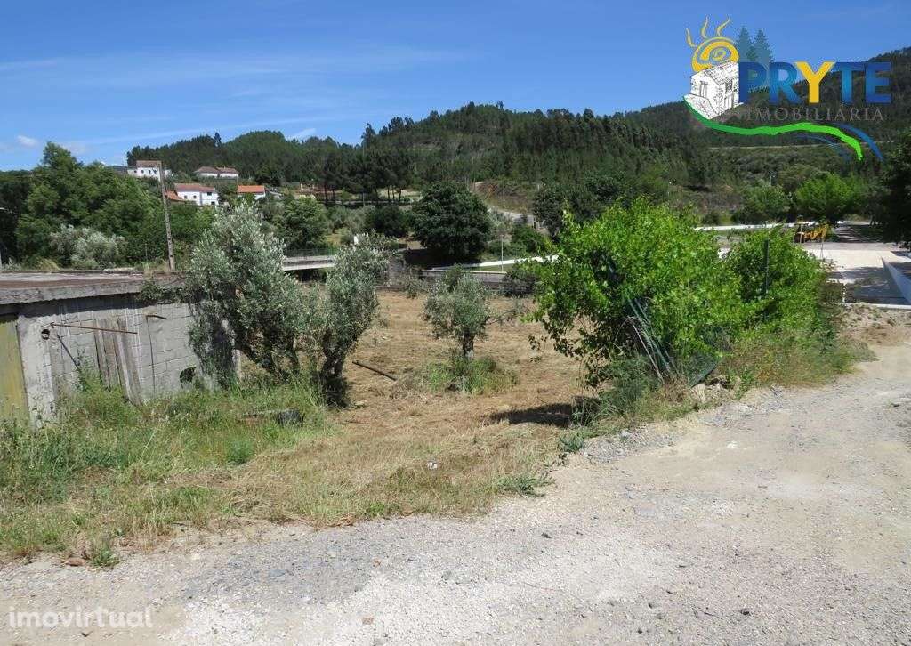 Quintinha junto à Praia Fluvial da Isna de São Carlos - Grande imagem: 2/18