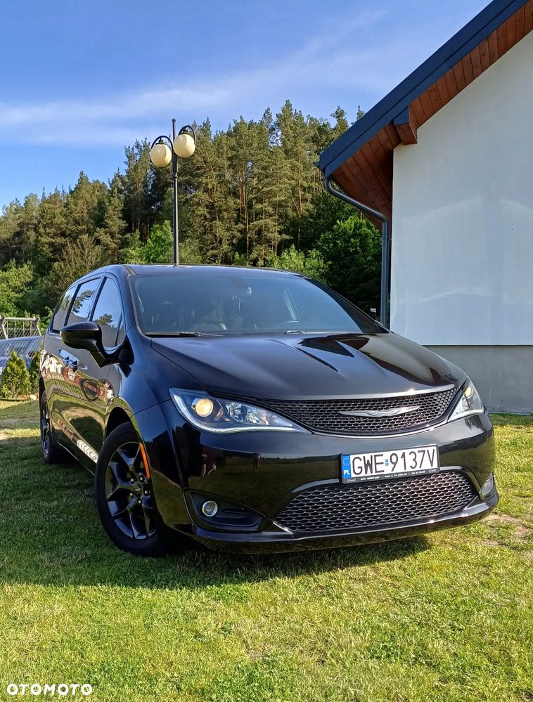 Chrysler Pacifica - 1