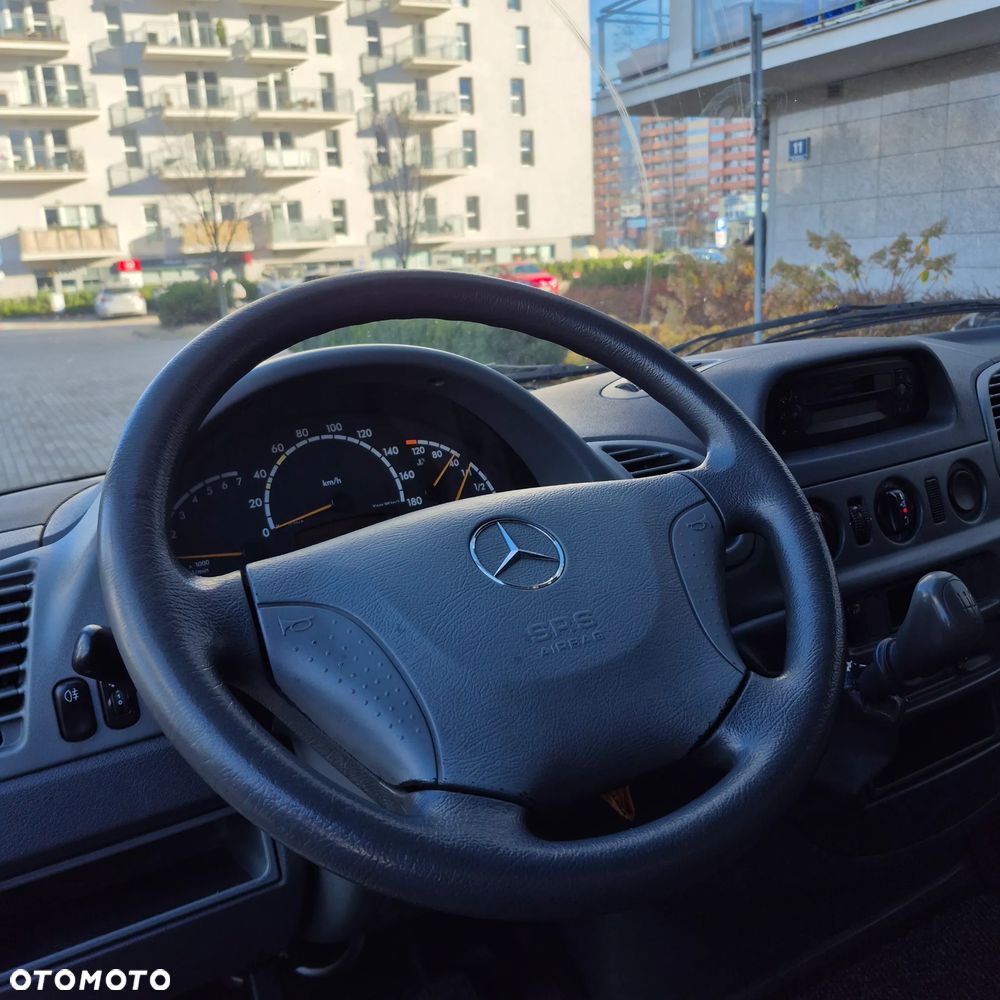 Mercedes-Benz Sprinter - 22
