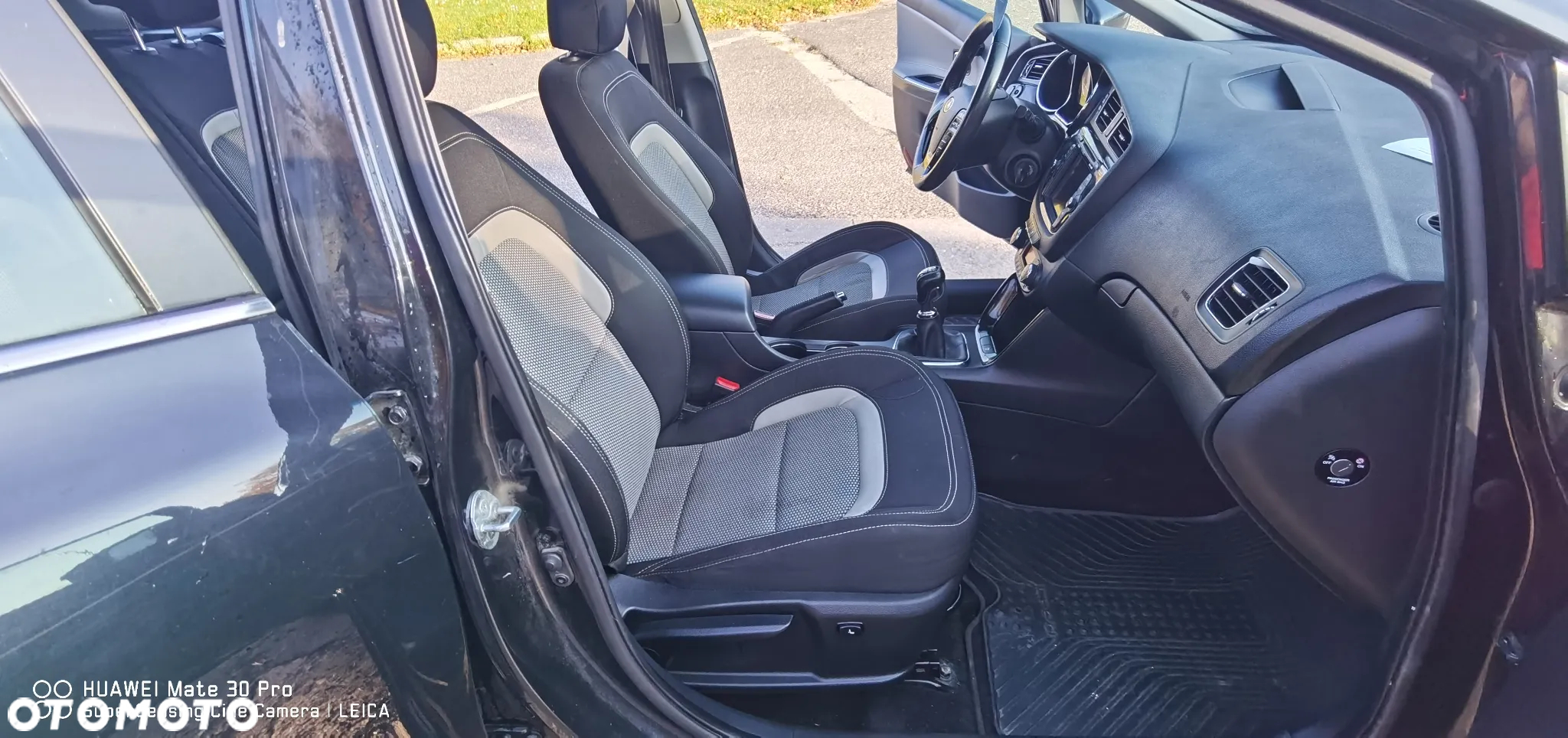 Kia Ceed 1.6 CRDi 128 ISG SW Platinum Edition - 23