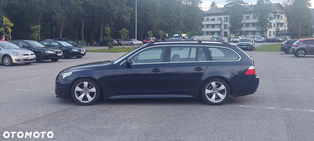 BMW Seria 5 523i - 5